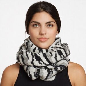 Diane Von Furstenberg Wool Mohair Cashmere Circle Scarf Black White Scarf